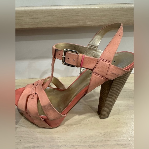 GUESS Heels (Size: 7) - Picture 3 of 6